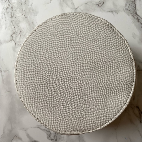 Small circular bag with zipper! Selfie prep kit . Use as a cosmetic bag or other - Picture 2 of 5